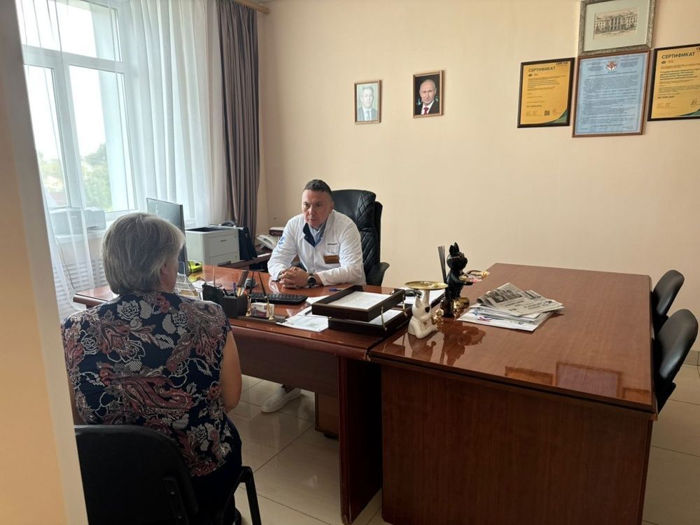 Сегодня в Малоязовской больнице прошёл приём граждан главным врачом Рудольфом Фахретдиновым