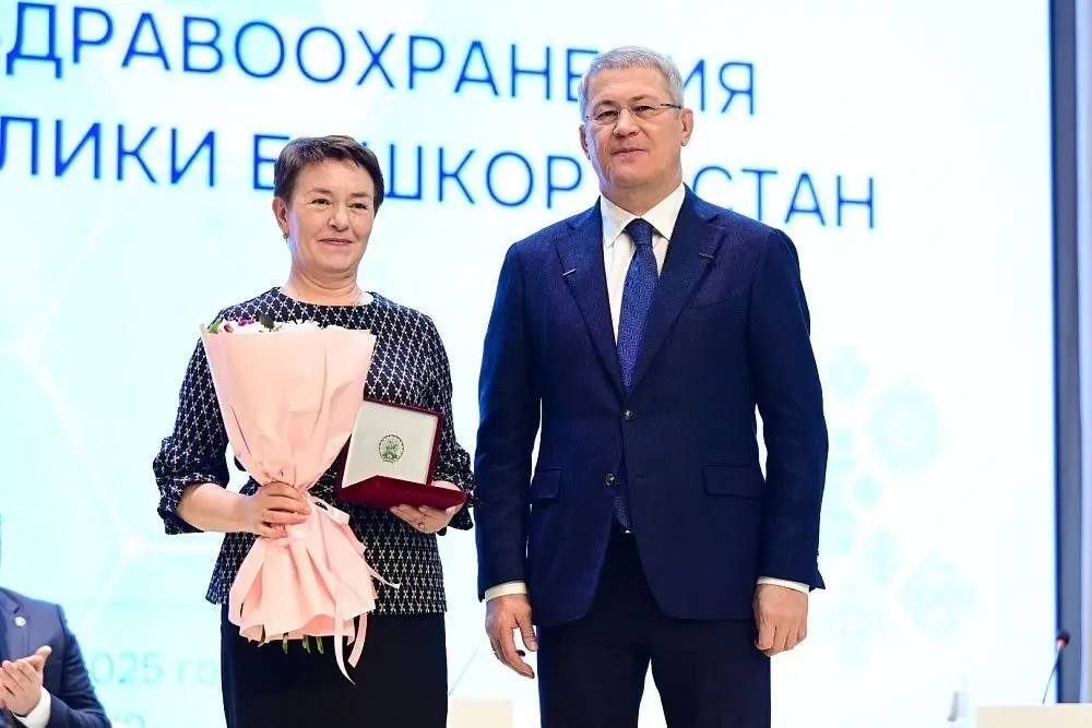 Звание "Заслуженный врач РБ " присвоено врачу-педиатру Малоязовской больницы Валиевой Эльзе Раиловне