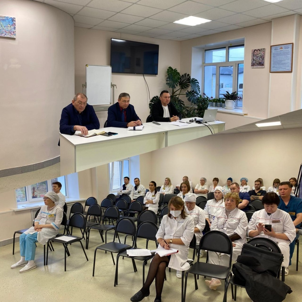 7 ноября в Малоязовской больнице состоялось совещание по итогам деятельности учреждения за 9 месяцев 2025 года